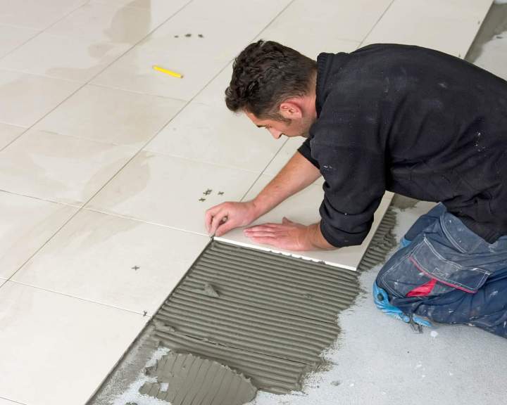 Revêtement de sol avec des carreaux